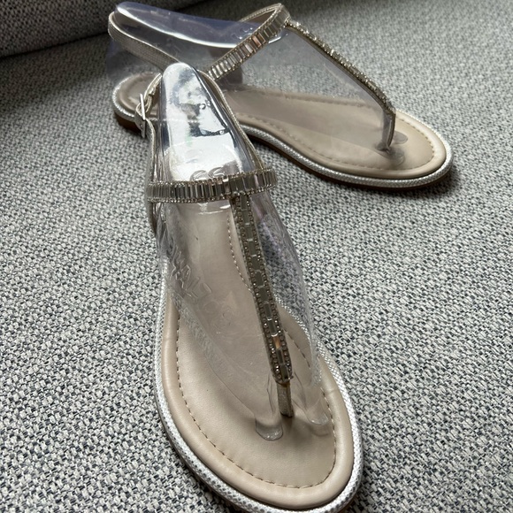 Aldo T-strap “Mazzorno” size 8.5 silver gem flat sandals. Excellent condition. - Picture 7 of 9
